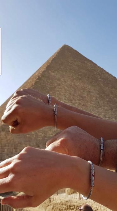 Le bracelet Mach 2 Rafale Solo Display en balade aux Pyramides