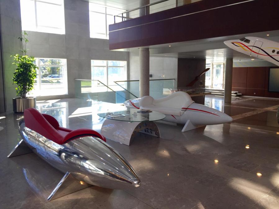 Le mobilier Aéro-Design Dassault en place au siège Dassault