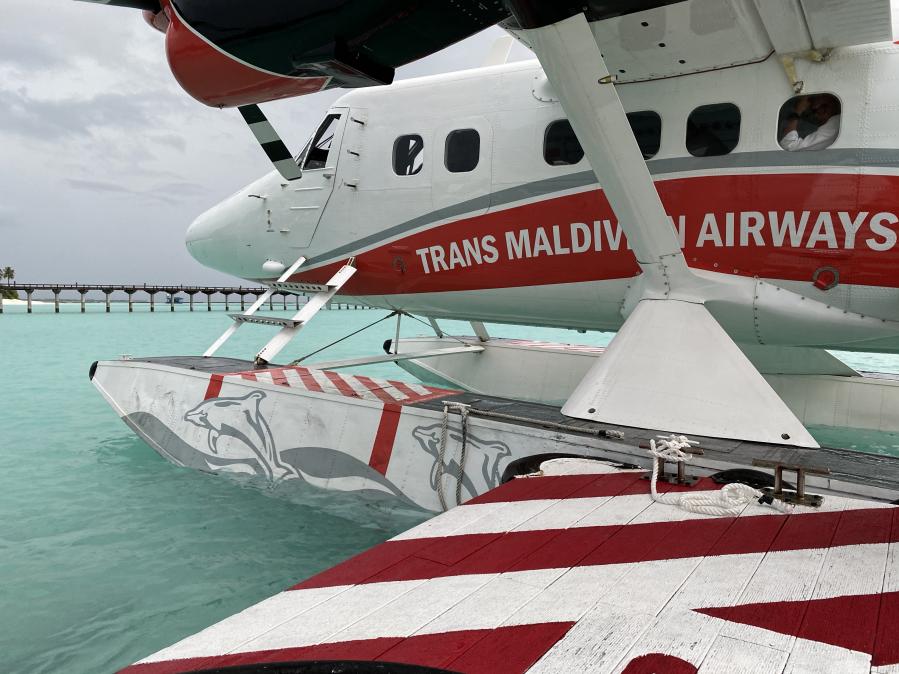 Aéro-Design en mode 🌴🌈☀️🤿  Sun sea sand & seaplane: Trans Maldivian Airlines